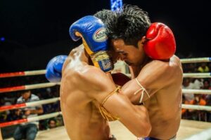 Muay Thai can use clinching